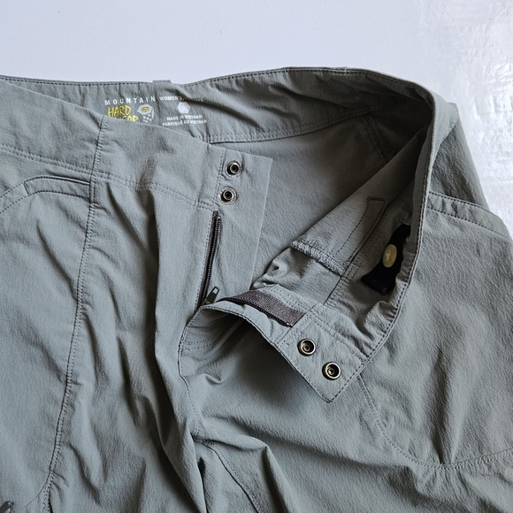 Mountain Hardwear Hiking Shorts - Picture 4 of 6